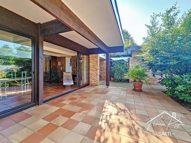 Maison - 211 m² - 6 pièces