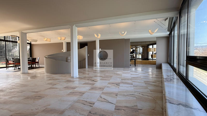 Maison - 215 m² - 6 pièces