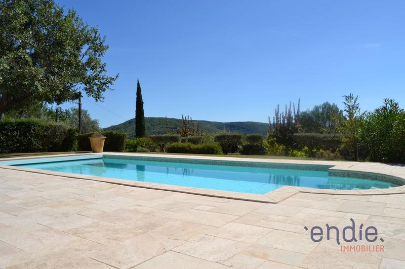 Maison - 250 m² - 8 pièces