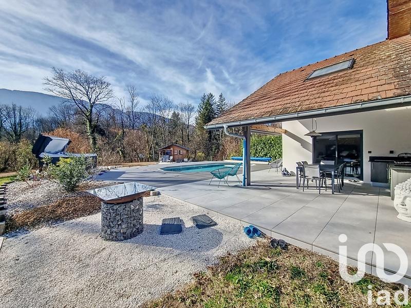 Maison - 198 m² - 9 pièces