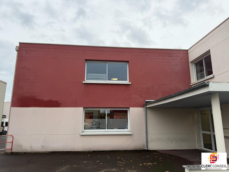 Local d'activités - 835 m²