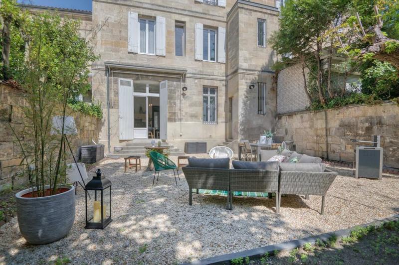 Maison - 251 m² - 12 pièces