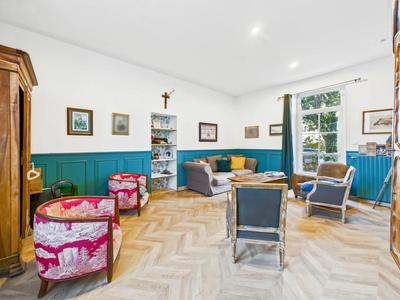 Maison - 210 m² - 10 pièces