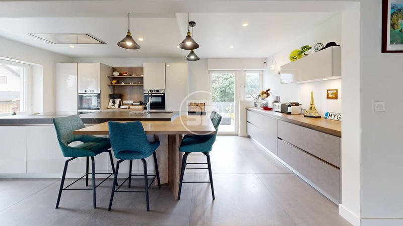 Maison - 140 m² - 5 pièces