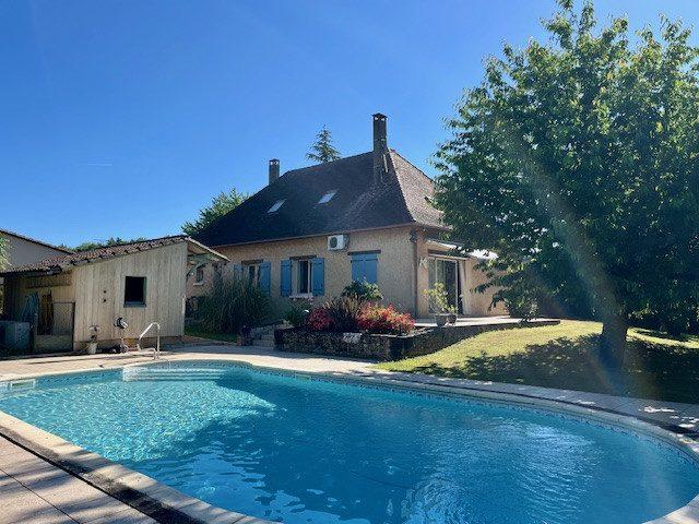 Maison traditionnelle - 177 m² - 6 pièces