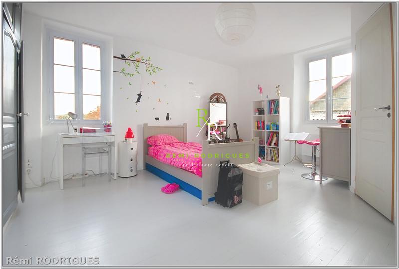 Maison - 219 m² - 10 pièces