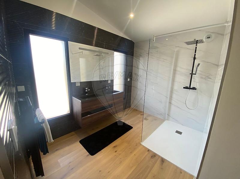 Maison - 216 m² - 6 pièces