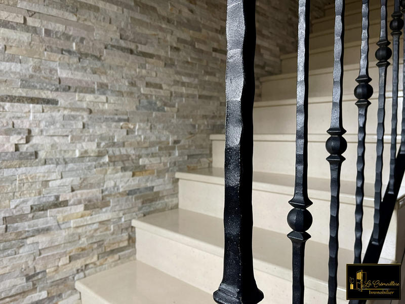 Maison - 163 m² - 9 pièces