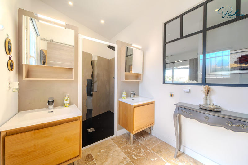 Villa - 205 m² - 6 pièces