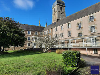 Maison - 2 260 m² - 65 pièces