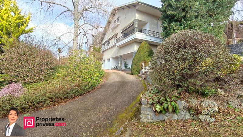 Maison - 218 m² - 8 pièces