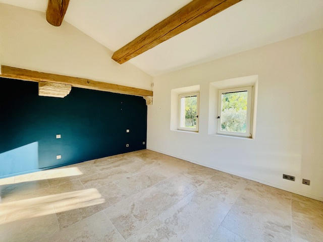 Maison - 385 m² - 8 pièces