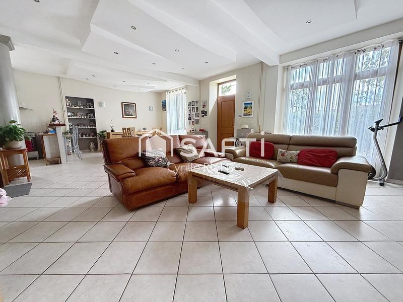 Maison - 221 m² - 8 pièces