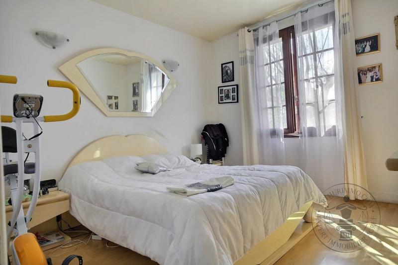 Maison - 210 m² - 7 pièces