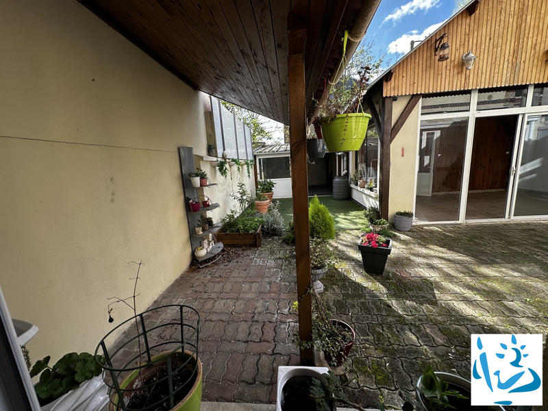 Maison - 180 m² - 8 pièces