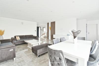 Maison - 141 m² - 6 pièces