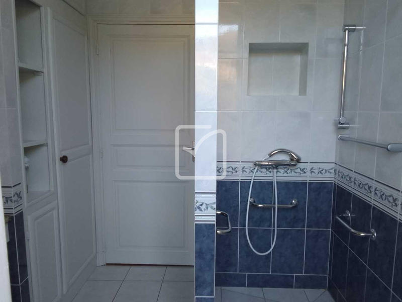 Maison - 250 m² - 8 pièces