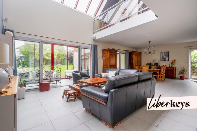 Maison - 210 m² - 7 pièces