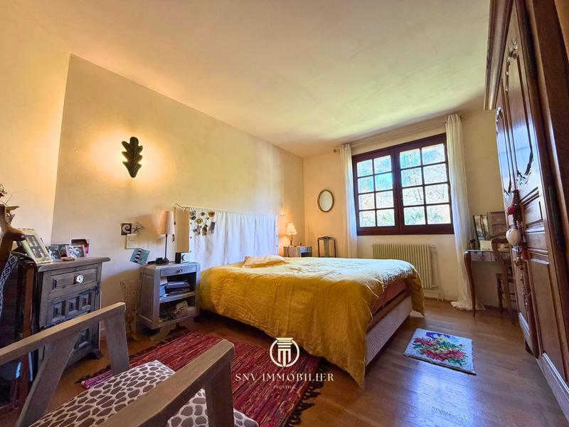 Villa - 240 m² - 9 pièces