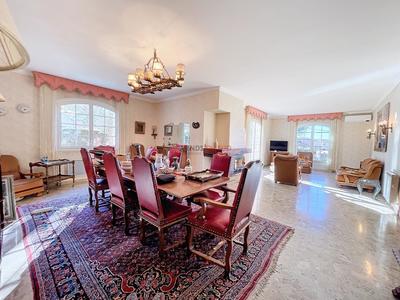 Maison - 185 m² - 5 pièces