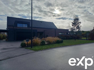 Maison - 250 m² - 6 pièces