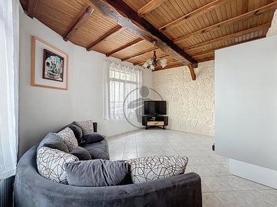 Maison - 93 m² - 5 pièces