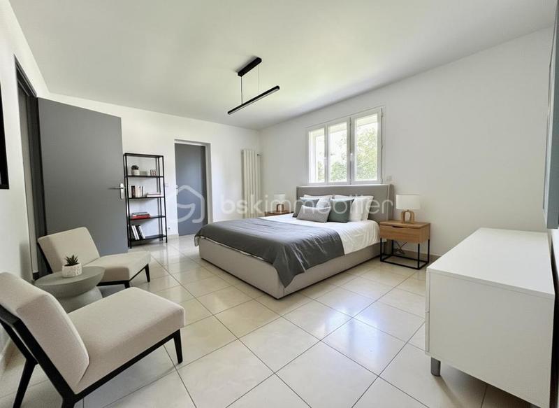 Maison - 205 m² - 8 pièces