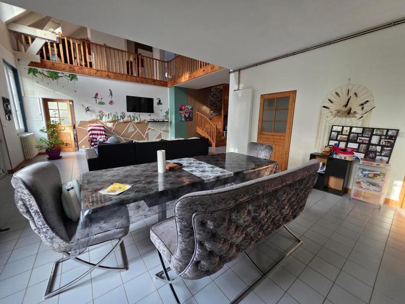 Maison - 310 m² - 8 pièces