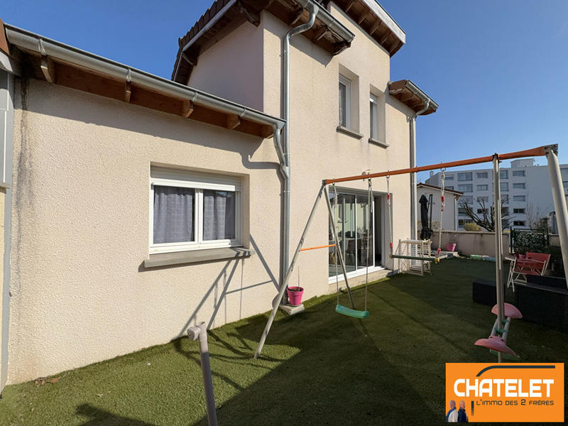 Maison - 105 m² - 5 pièces