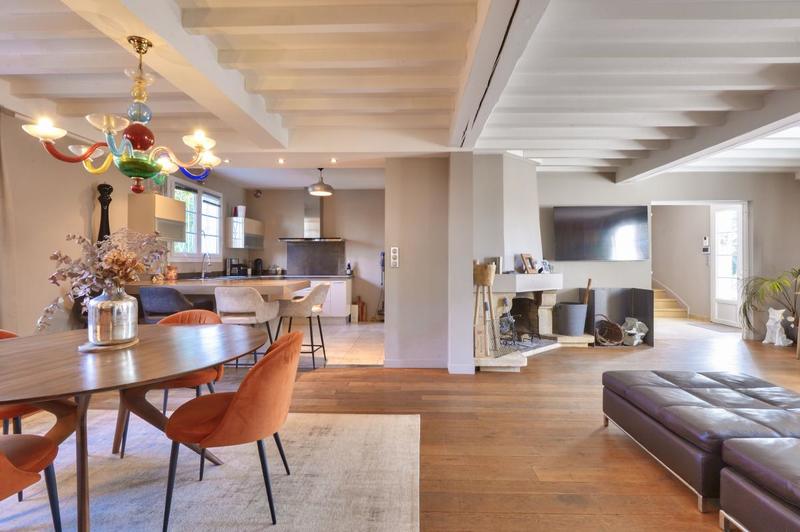 Maison - 285 m² - 6 pièces