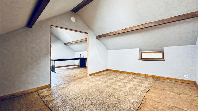 Maison - 202 m² - 6 pièces