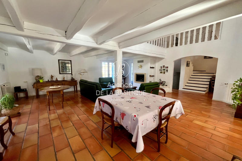 Maison - 232 m² - 8 pièces