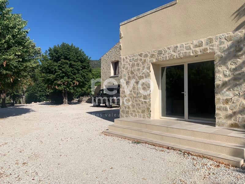 Maison - 380 m² - 14 pièces