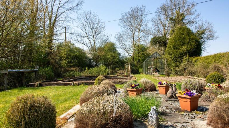 Moulin - 264 m² - 8 pièces