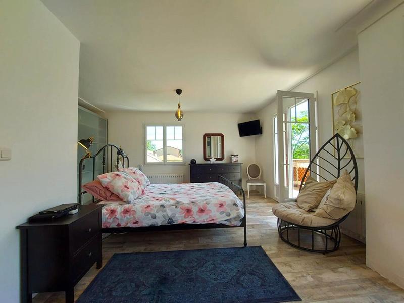 Maison - 219 m² - 11 pièces