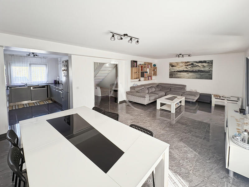 Maison - 95 m² - 6 pièces