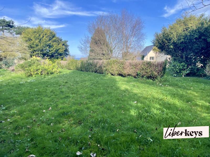 Terrain constructible - 1 022 m²