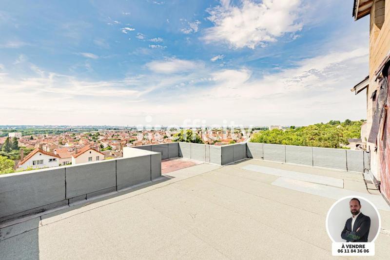 Maison - 270 m² - 8 pièces