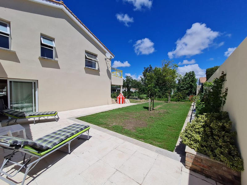 Maison - 284 m² - 8 pièces