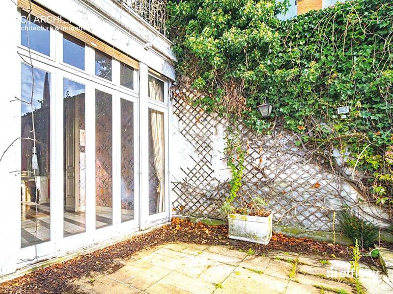 Maison - 360 m² - 10 pièces