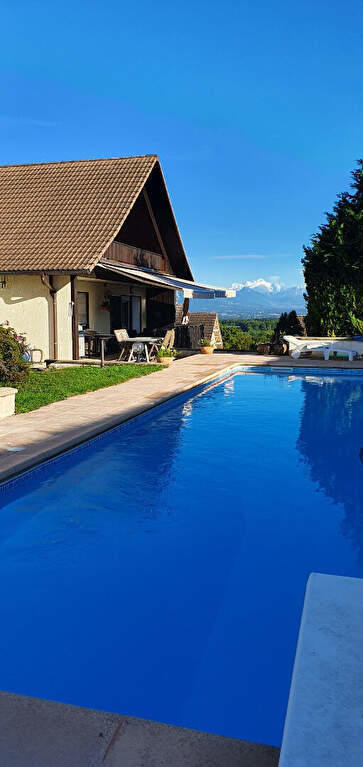 Maison - 245 m² - 9 pièces