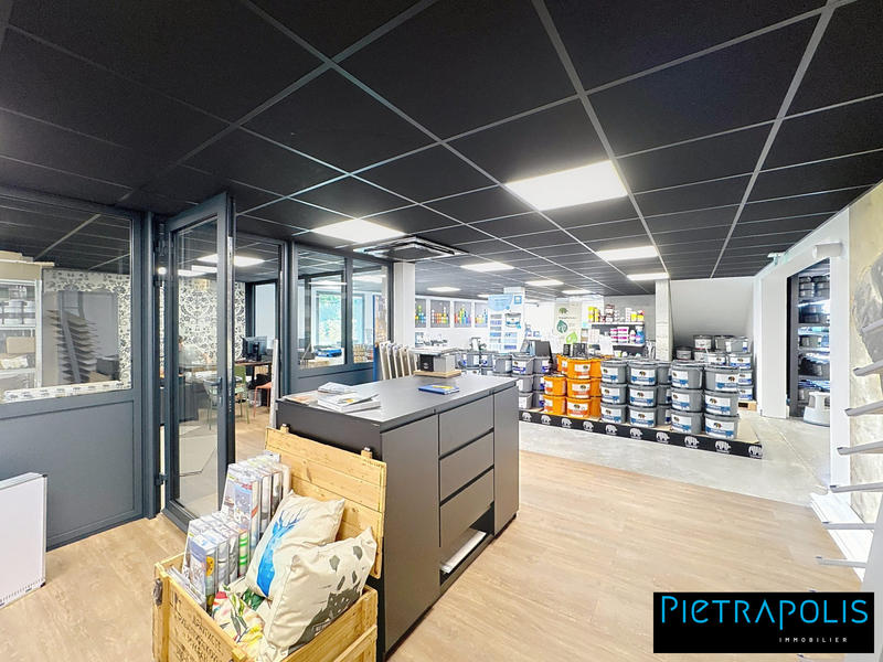 Local commercial - 208 m²