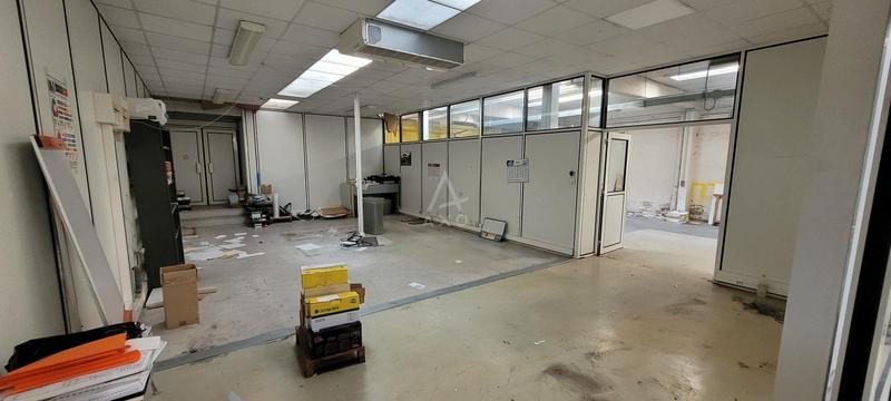 Entrepôt - 583 m² - 9 pièces