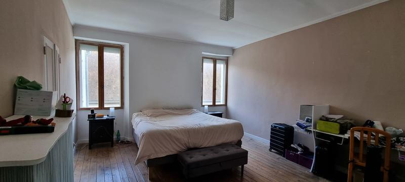 Maison - 230 m² - 7 pièces