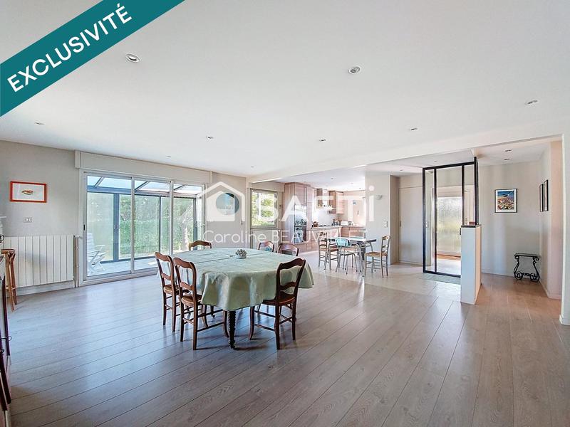 Maison - 240 m² - 7 pièces