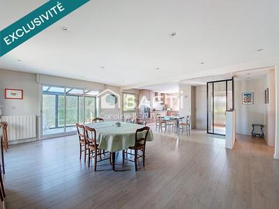Maison - 240 m² - 7 pièces