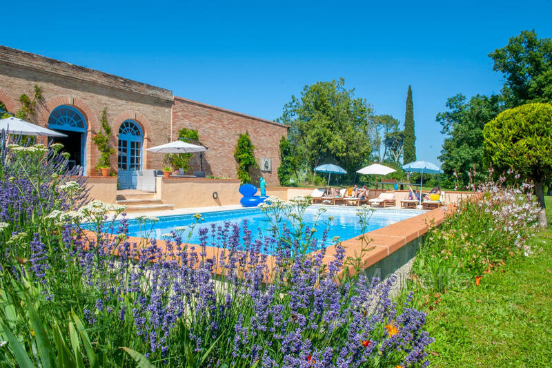 Maison - 740 m² - 17 pièces