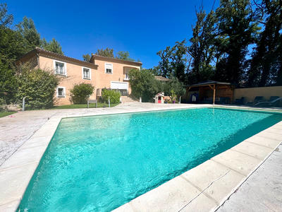 Maison - 230 m² - 8 pièces