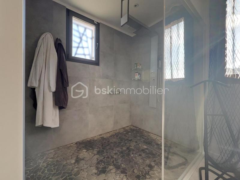 Maison - 180 m² - 6 pièces