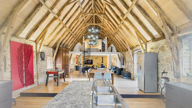 Propriété - 285 m² - 7 pièces